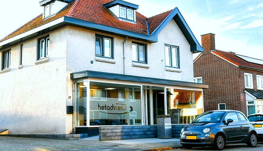 Kantoor Assurantiekantoor Hermanussen aan de Stationsstraat 17 in Mill